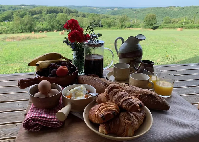 Safari Tent With A Beautiful View At Lot Sous Toile *