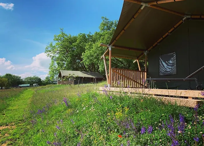 Safari Tent With A Beautiful View At Lot Sous Toile Glamping