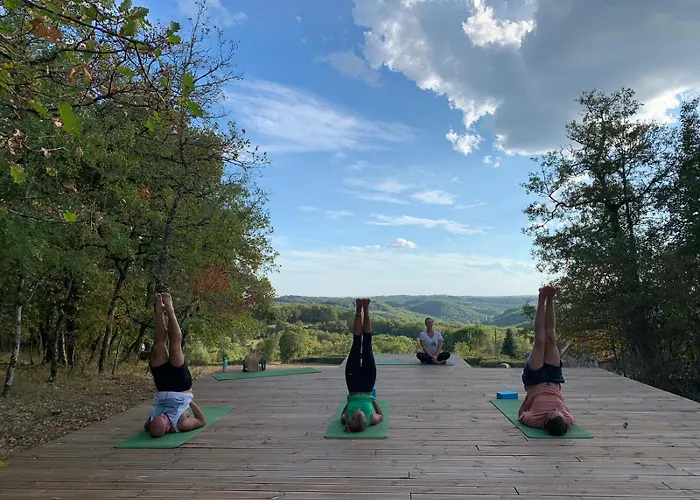 Safari Tent With A Beautiful View At Lot Sous Toile Luxuszelt Montamel