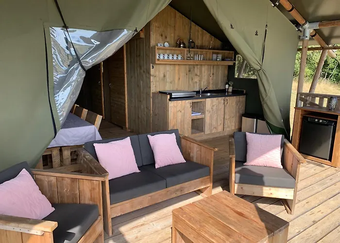 Luxuszelt Safari Tent With A Beautiful View At Lot Sous Toile Montamel