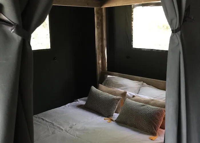 Luxuszelt Safari Tent With A Beautiful View At Lot Sous Toile