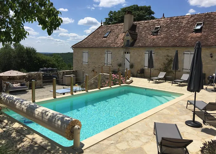 Safari Tent With A Beautiful View At Lot Sous Toile Luxuszelt Montamel