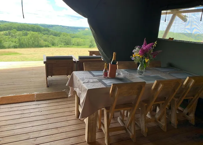 Safari Tent With A Beautiful View At Lot Sous Toile Luxuszelt Montamel