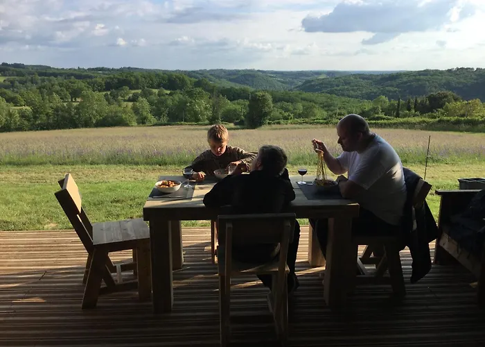 Luxuszelt Safari Tent With A Beautiful View At Lot Sous Toile Montamel