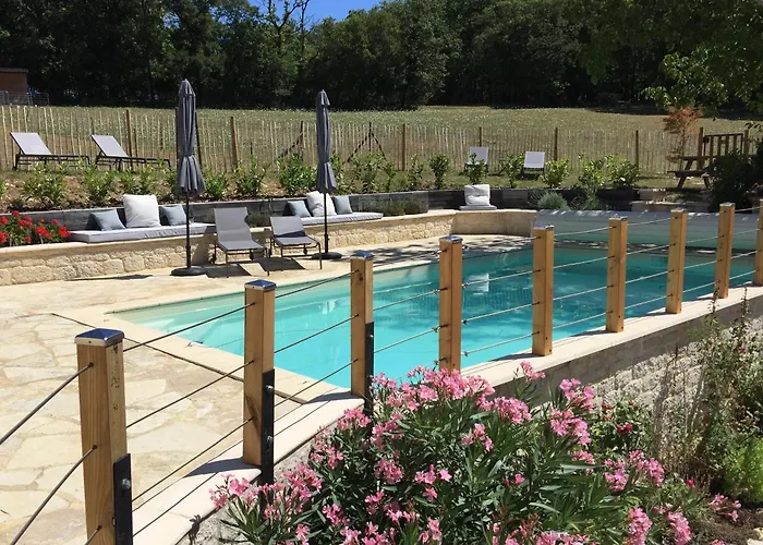 Safari Tent With A Beautiful View At Lot Sous Toile Luxuszelt *